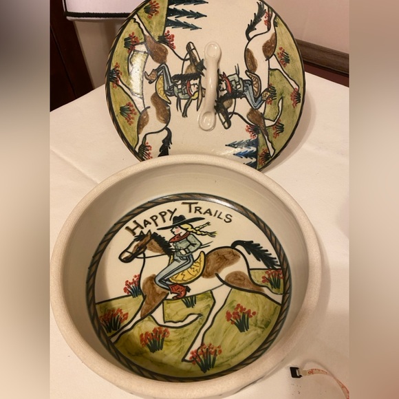 Happy Trails Ceramic Bowl with Lid - Picture 1 of 9